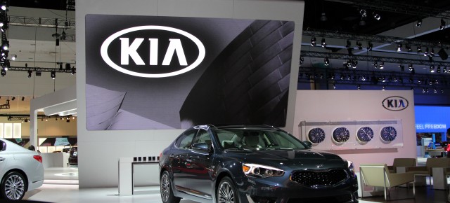 digiLED HRi screen drives interest on the Kia stand at LA Autoshow digiLED HRi screen drives interest on the Kia stand at LA Autoshow
