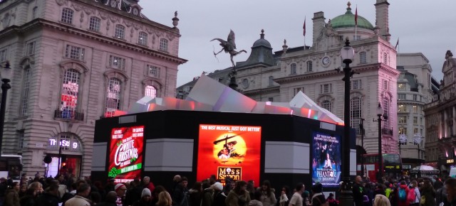 Piccadilly Presents LED Advertising this Christmas at Eros Piccadilly Presents LED Advertising this Christmas at Eros