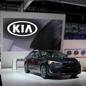 digiLED HRi screen drives interest on the Kia stand at LA Autoshow